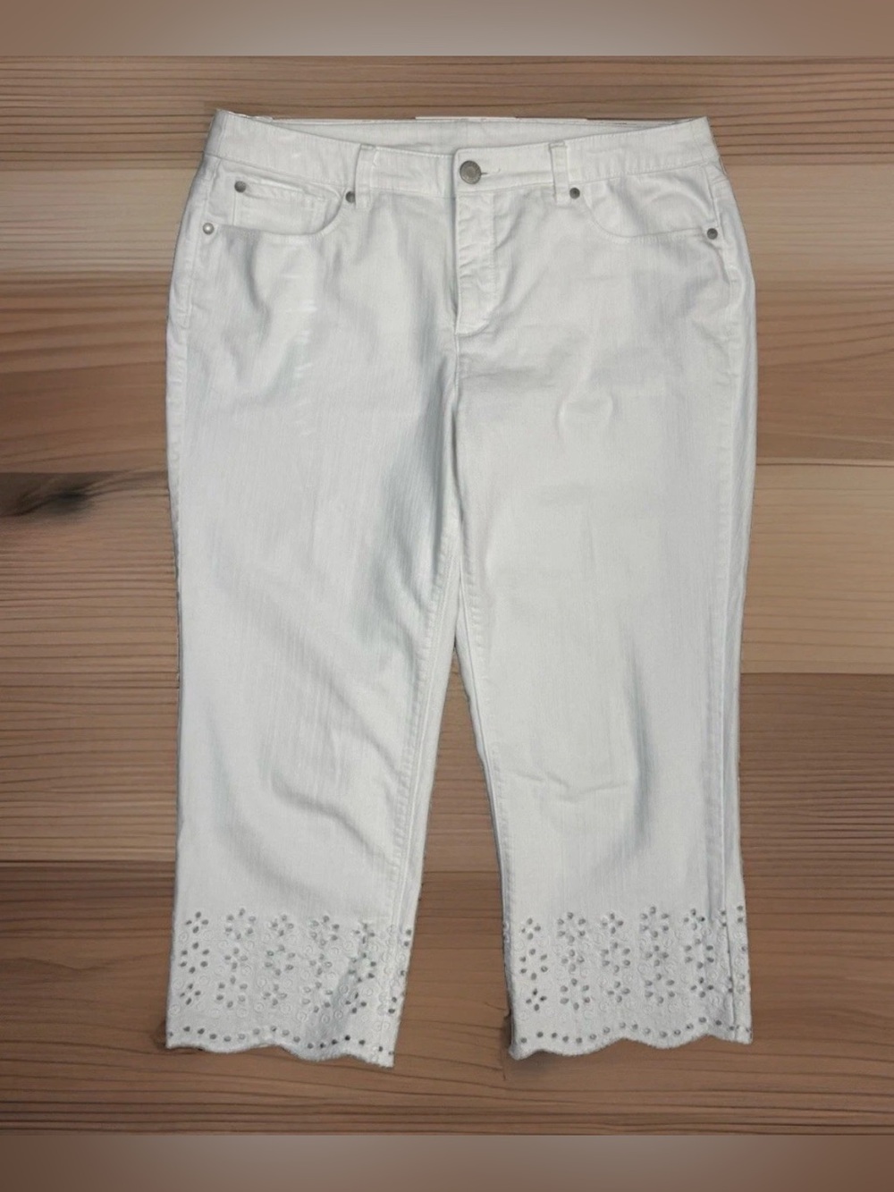 Christopher & Banks Women's Size 10 Capri
Stretch White Pants 32x22